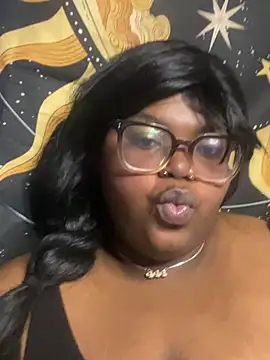 nylafromnextdoor's cam snapshot