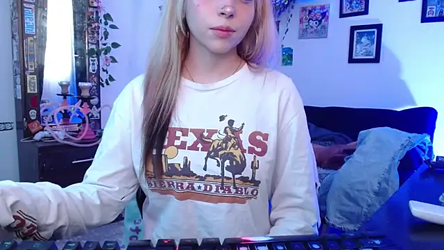 MaryJannes's cam snapshot