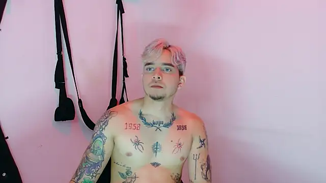 AliceandMax's cam snapshot