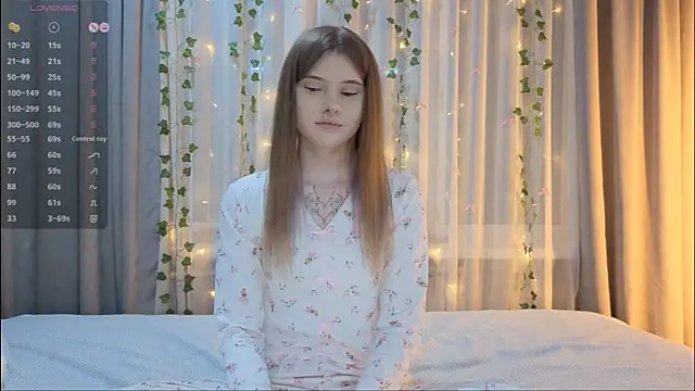 CarolinePepper's cam snapshot