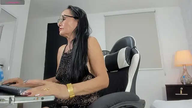 yulitza1025's cam snapshot