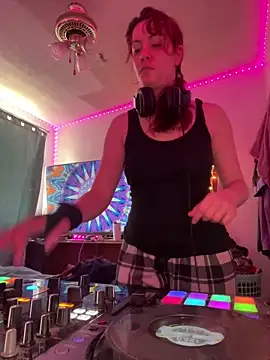 Nina-Chick777 live sex cam