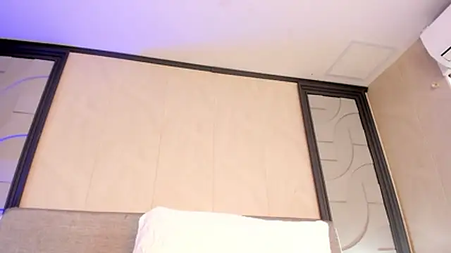 alicee_clark_'s cam snapshot