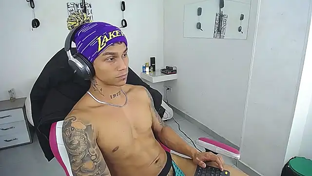 Leonard_Price live sex cam