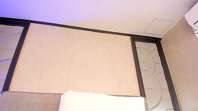 alicee_clark_'s cam snapshot