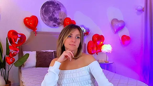 EmeraldGlow live sex cam