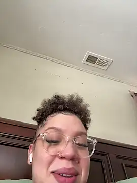 QueenNuttCollector live sex cam