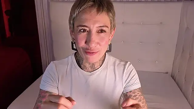 Everlyn_sexx's cam snapshot