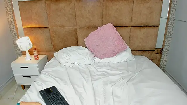 lucy_angel69's cam snapshot