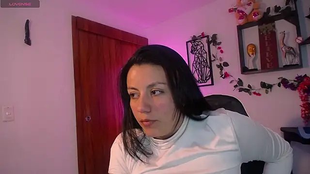 QueenRose94's cam snapshot