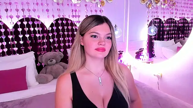 ZaraBloom's cam snapshot