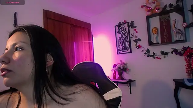 QueenRose94's cam snapshot