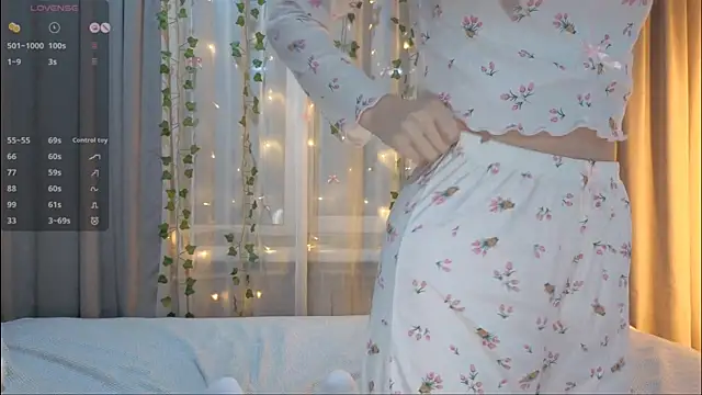 CarolinePepper's cam snapshot