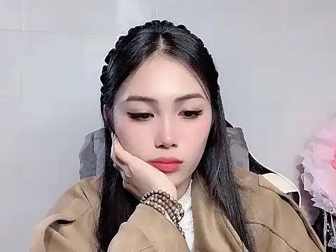 Thuy79 live sex cam
