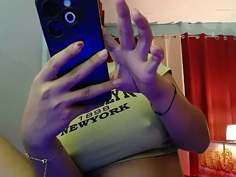 lover_girl143's cam snapshot