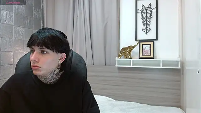 Iantwink18 live sex cam