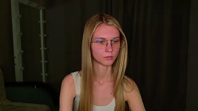 PhoebeMay's cam snapshot