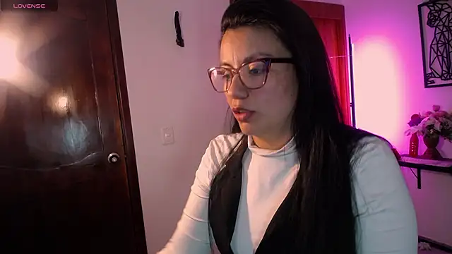 QueenRose94's cam snapshot