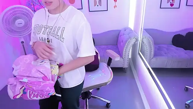 Victoria__doll's cam snapshot