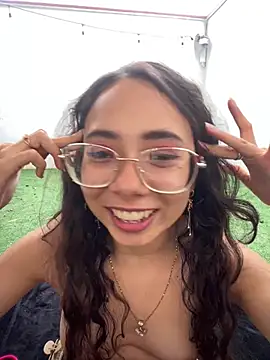 alicia-petite's cam snapshot