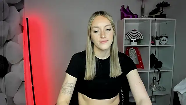 EvelynBlond's cam snapshot