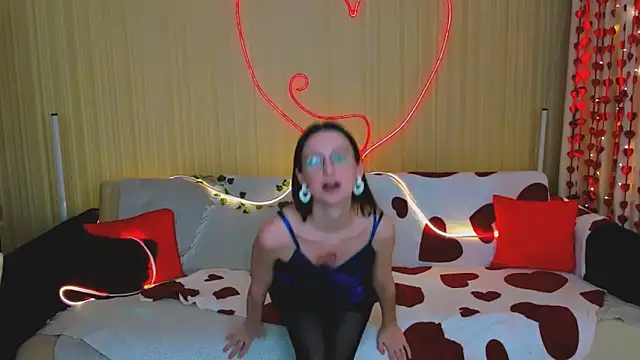 YourLovellyStory's cam snapshot