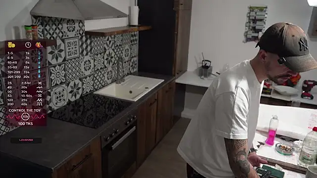 monsieurguitsxxx live sex cam