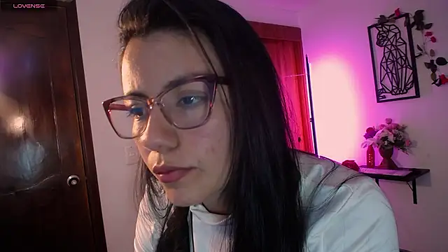 QueenRose94's cam snapshot