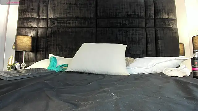 Naya_Sophia's cam snapshot