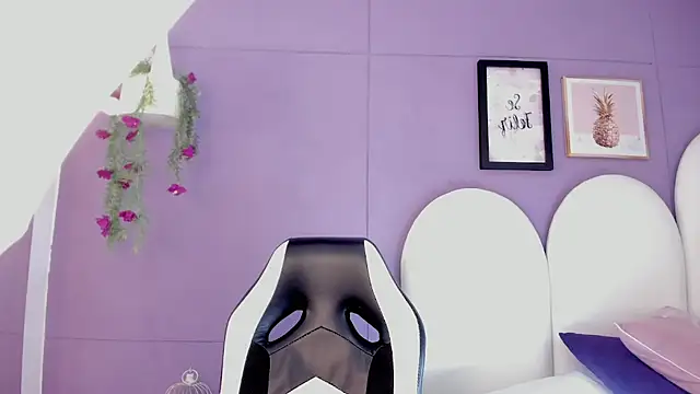 luna_bradley_'s cam snapshot