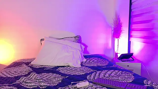 Lunaira_Deep's cam snapshot