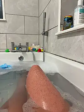 JustYourNormalCouple's cam snapshot