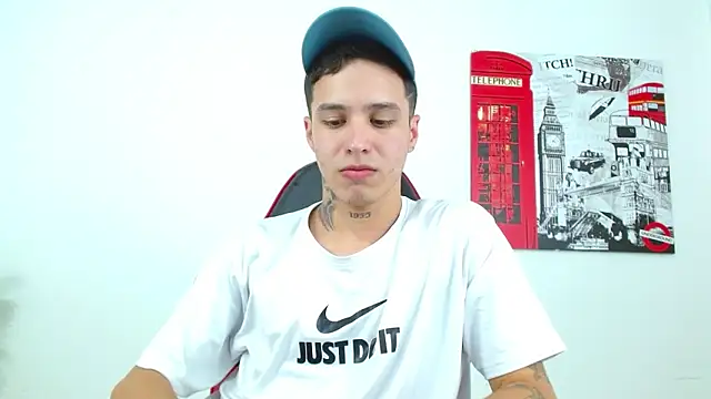 Cumandres18 live sex cam