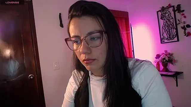 QueenRose94's cam snapshot