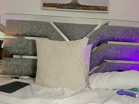 Katey_Curvy01_'s cam snapshot