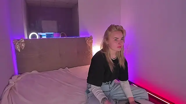 LunaHeadley's cam snapshot