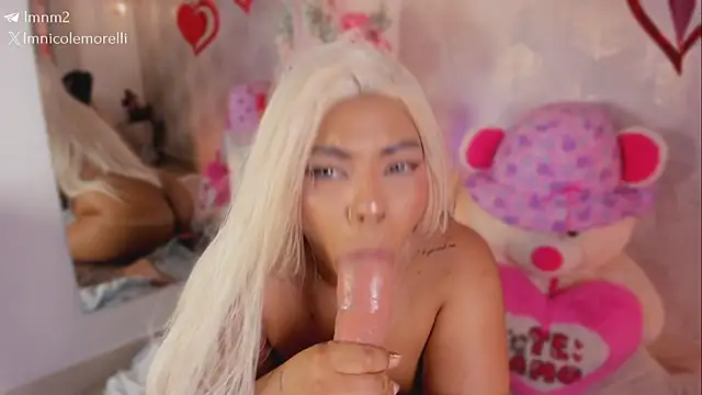 Nicolemorelli2's cam snapshot