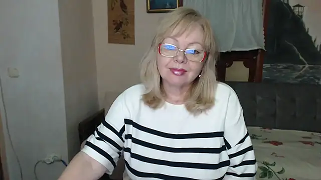 EvelynLoveShy's cam snapshot