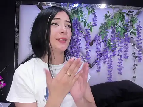 liinzy_rouse69's cam snapshot