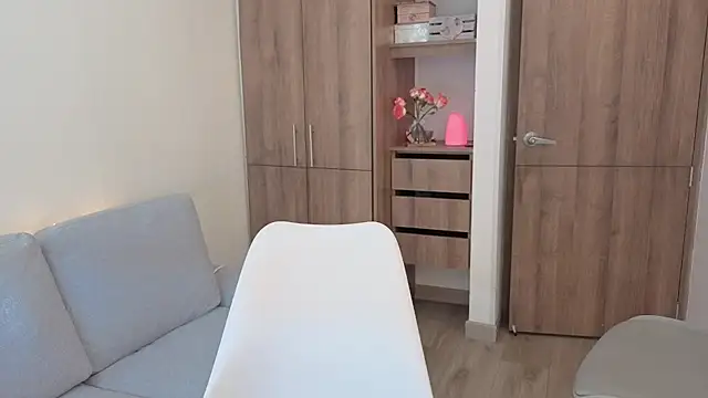 Monica-Bello live sex cam