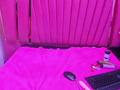 Nina_Love69's cam snapshot