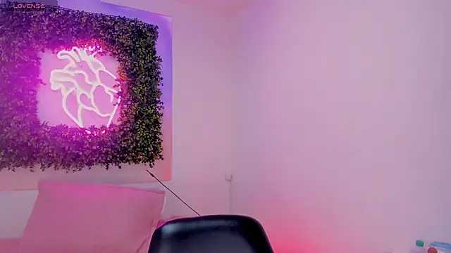 Itzel_Geneva's cam snapshot