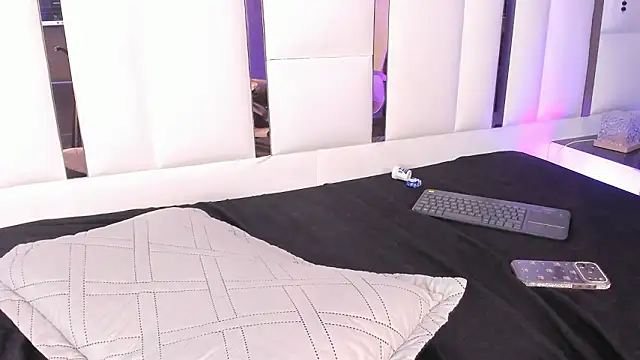 tinaqueen_noa live sex cam