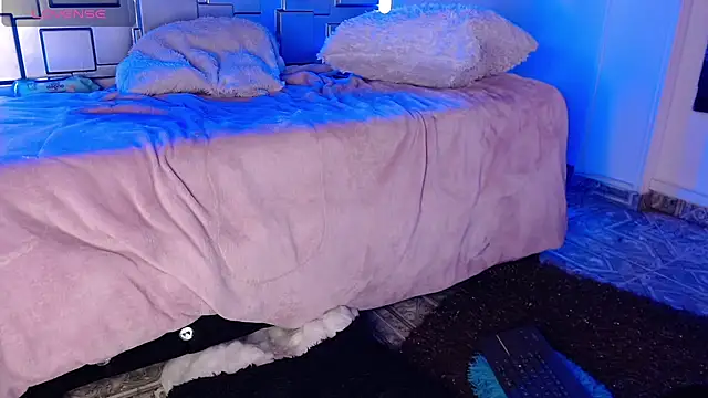 lunabloom2's cam snapshot