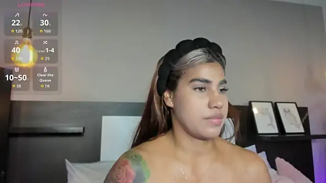 ZarahFoxx's cam snapshot