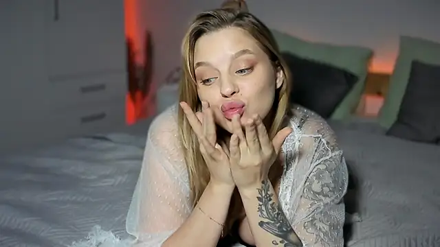 LilyFlamee's cam snapshot