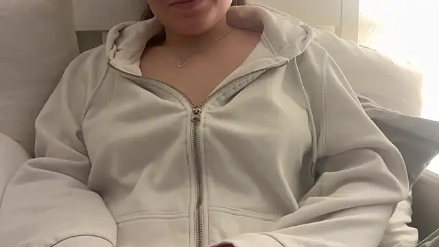 Lucyschickt live sex cam