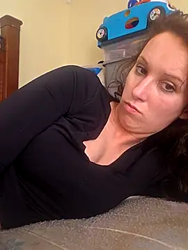 brunettebabexo3's cam snapshot