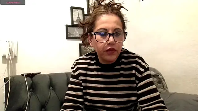 MirandaLatinaLovely live sex cam