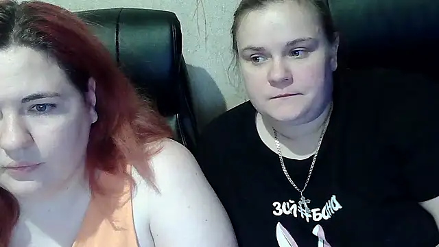 HollyXXXEva's cam snapshot